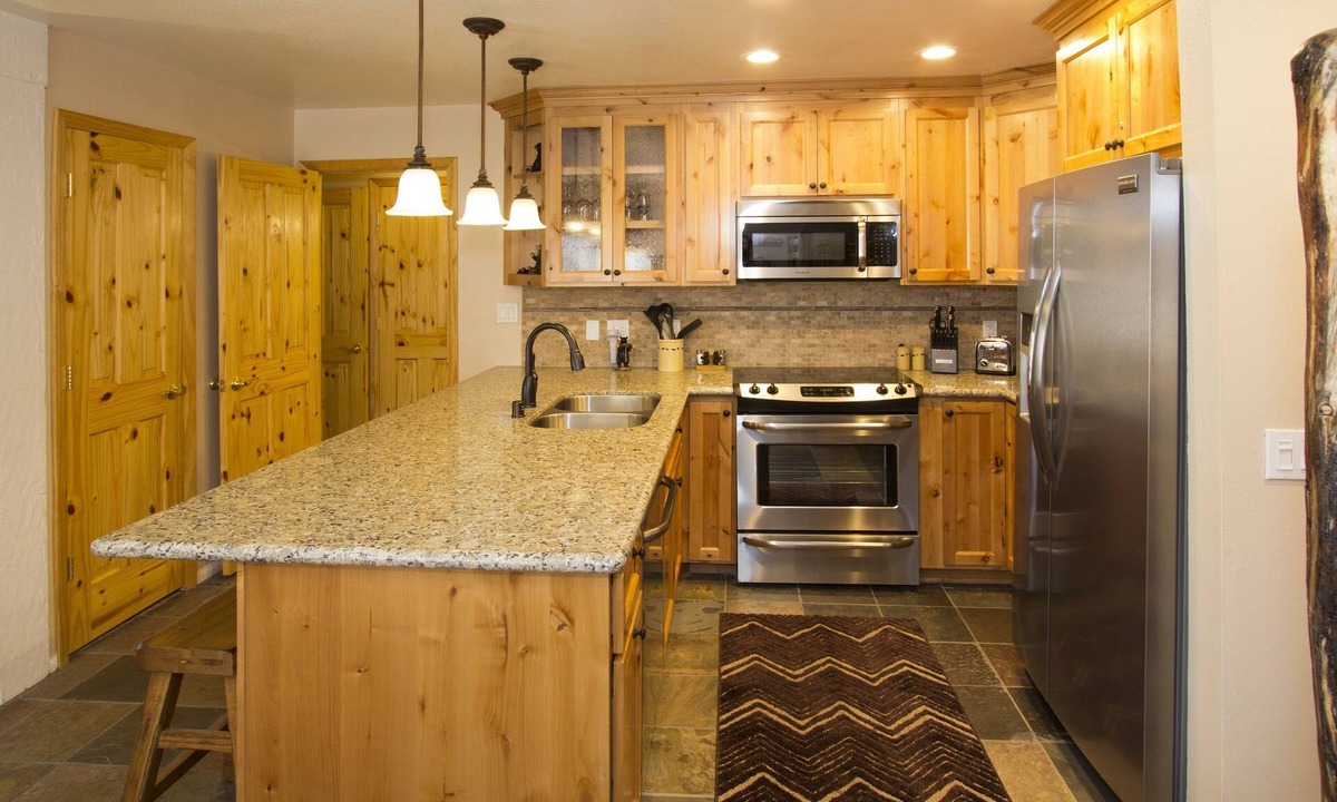 Mammoth Lakes Condo | St Anton Condos #5 (1-Bedroom) with Pool by RedAwning