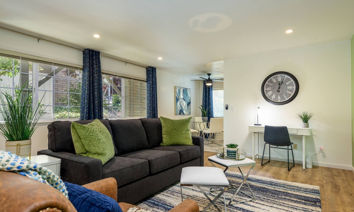 Farm Hills Apartment | Stanford Hospitals within reach – cozy 1-bedroom apartment