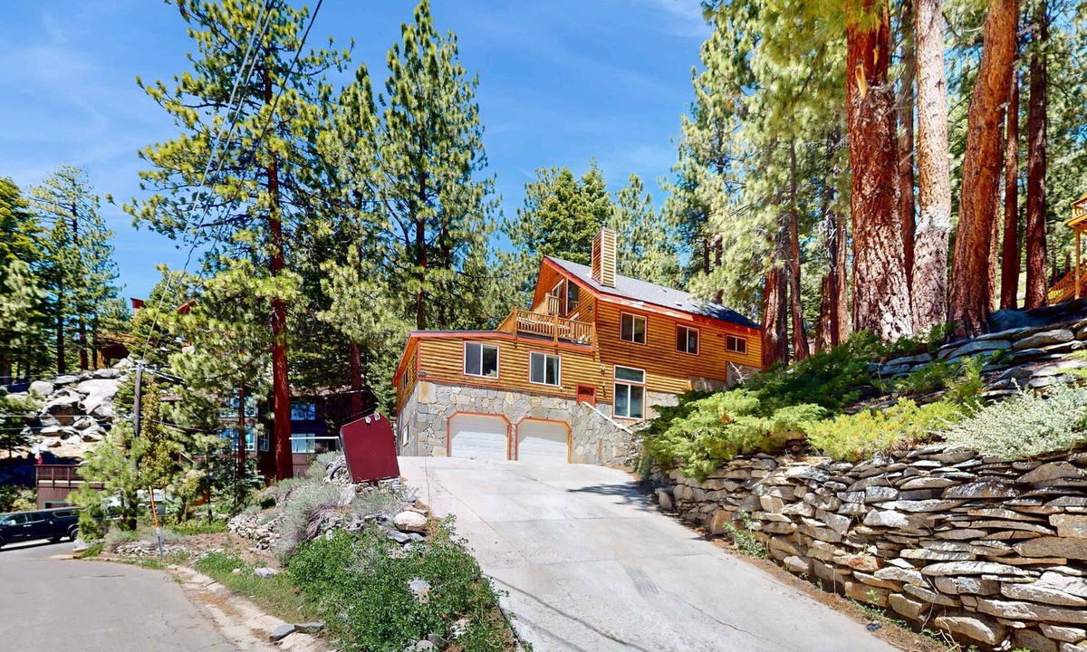 Upper Kingsbury House | Stateline Chalet - 5BR, Panoramic Mountain Views, Dipping Pool & Dry Sauna