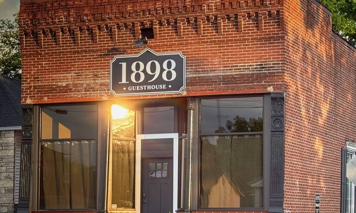 Jonesboro House | Stunning 2 bedroom in town, close to Shawnee National Forest