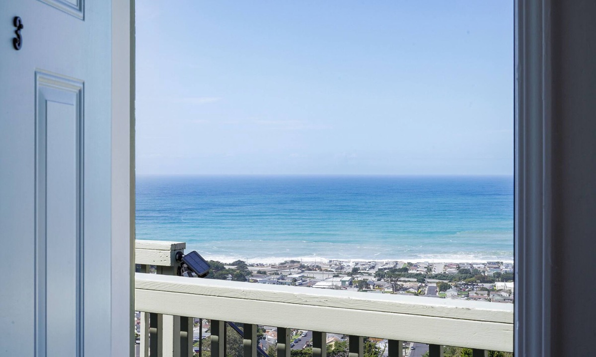 Pacifica Apartment | Stunning 2BR Ocean Mountain Sunset View