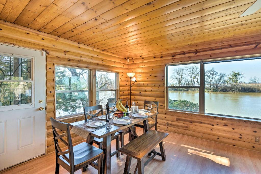 Nicolaus House | Stunning Nicolaus Getaway on Feather River!