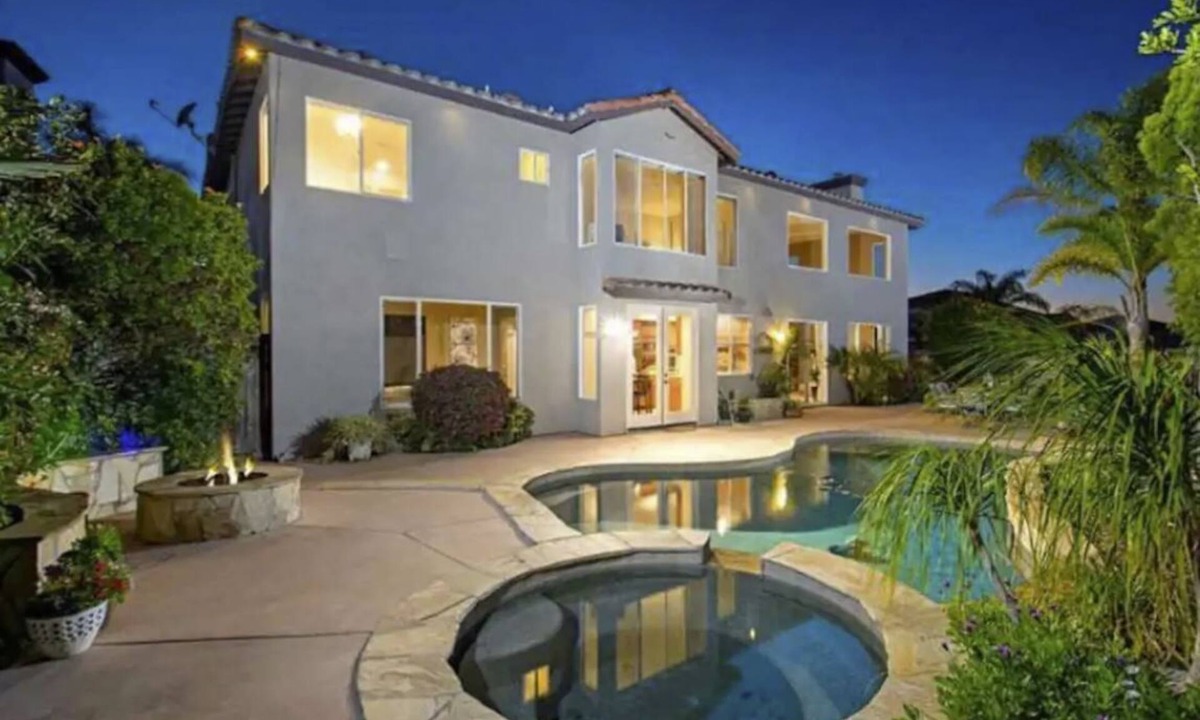 Rancho Penasquitos House | Stylish San Diego Oasis with Jacuzzi, Pool, Firepit and Close to Great Trails