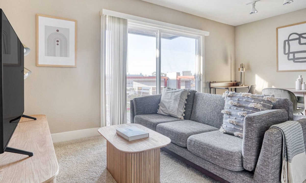 East San Mateo Apartment | Sunny San Mateo 1BR w/ Pool, Gym & W/D, near WF & highways, by Blueground