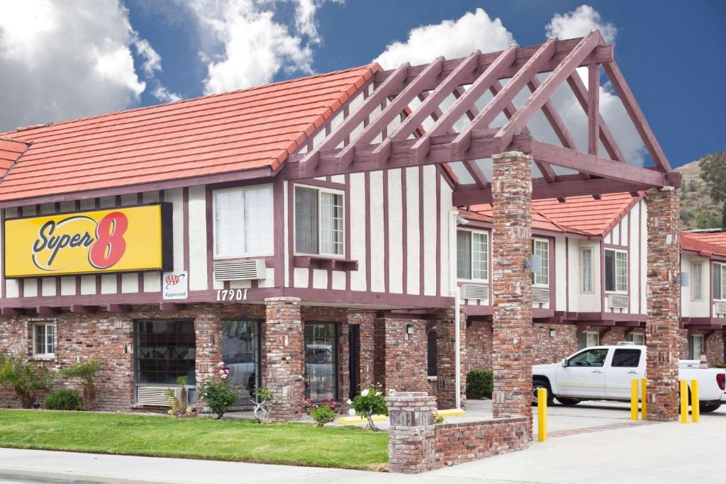 Canyon Country Hotel | Super 8 by Wyndham Santa Clarita/Valencia