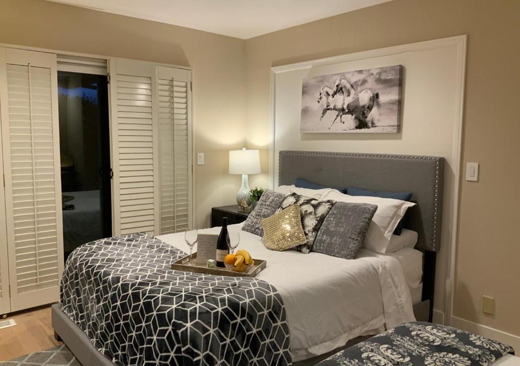 West San Jose Bed & Breakfast | Superior Deluxe Queen Room next to Santana Row