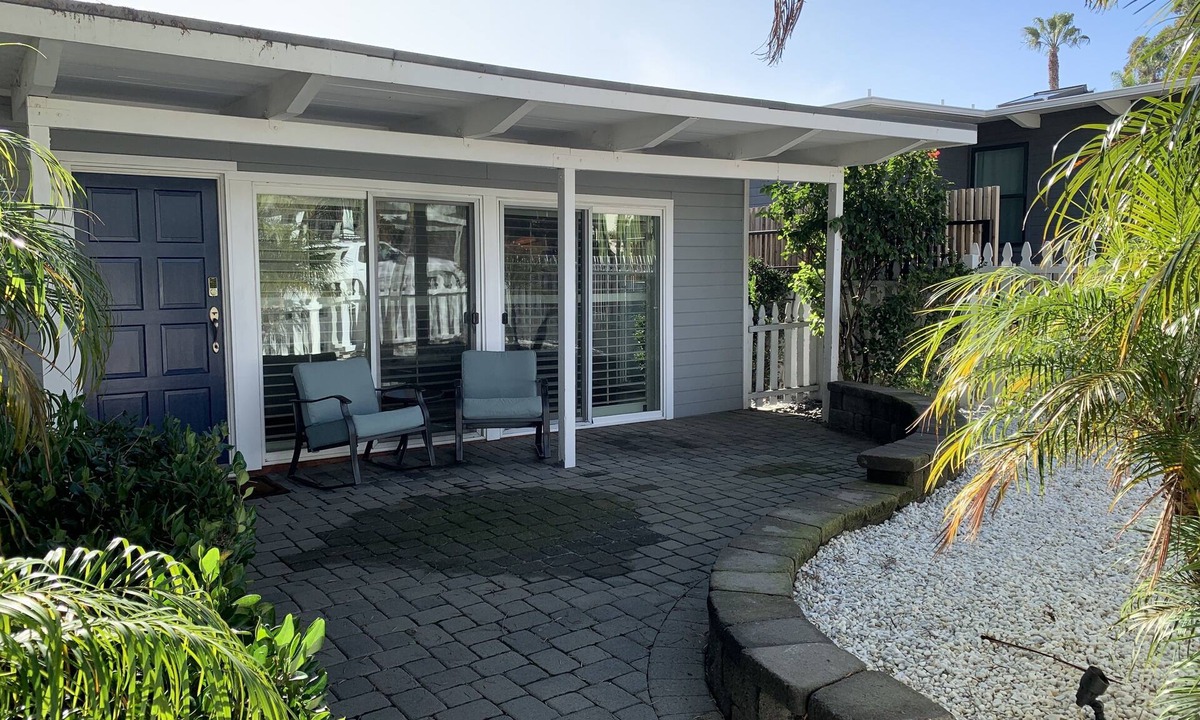 Roseville - Fleet Ridge House | Sweet cottage home close to beaches, airport and other attractions
