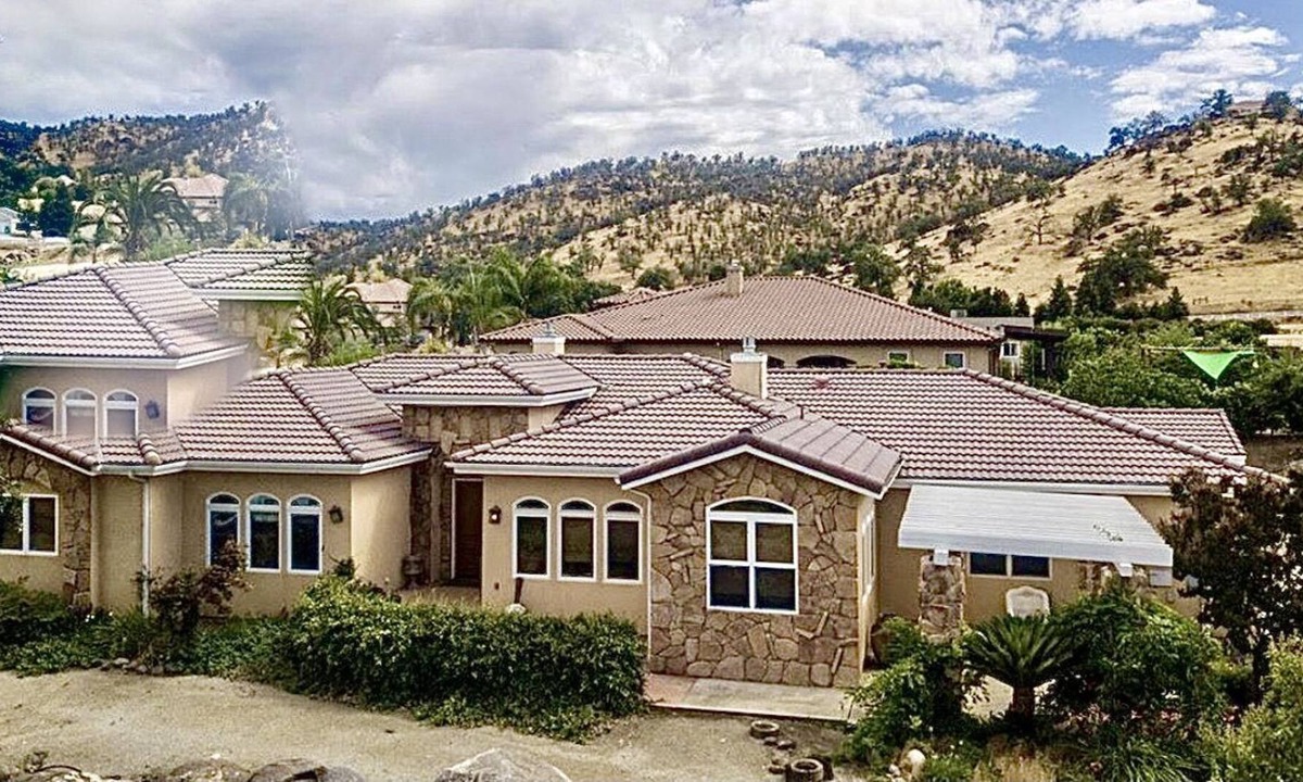 Springville Villa | Take it easy at this unique and tranquil getaway!