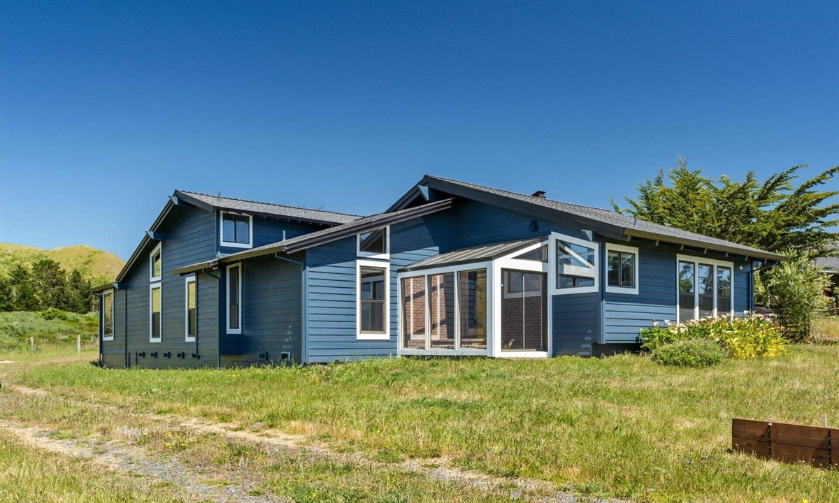 Salmon Creek House | The Bodega House-Captivating Coastal Charmer!Beach & Pastures!WiFi/Yard Games
