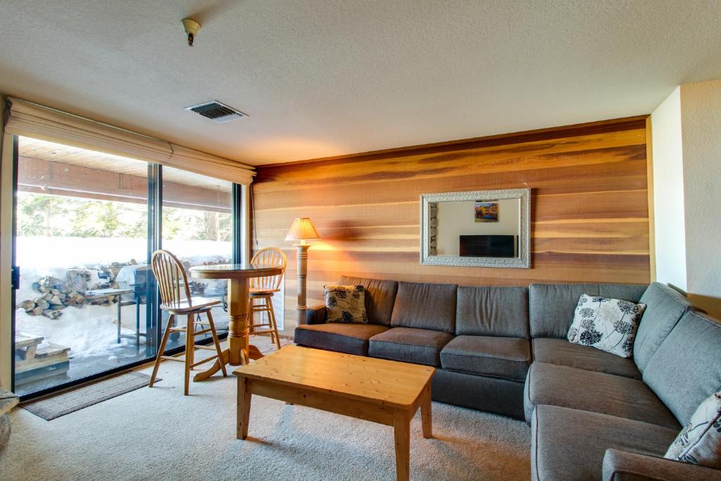 Mammoth Lakes Apartment | The Bridges 102
