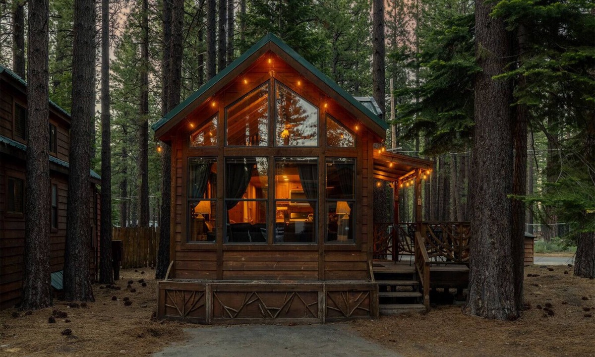 Tahoe Valley Cabin | The Cozy Cub Cabin – 7 Min to Lake