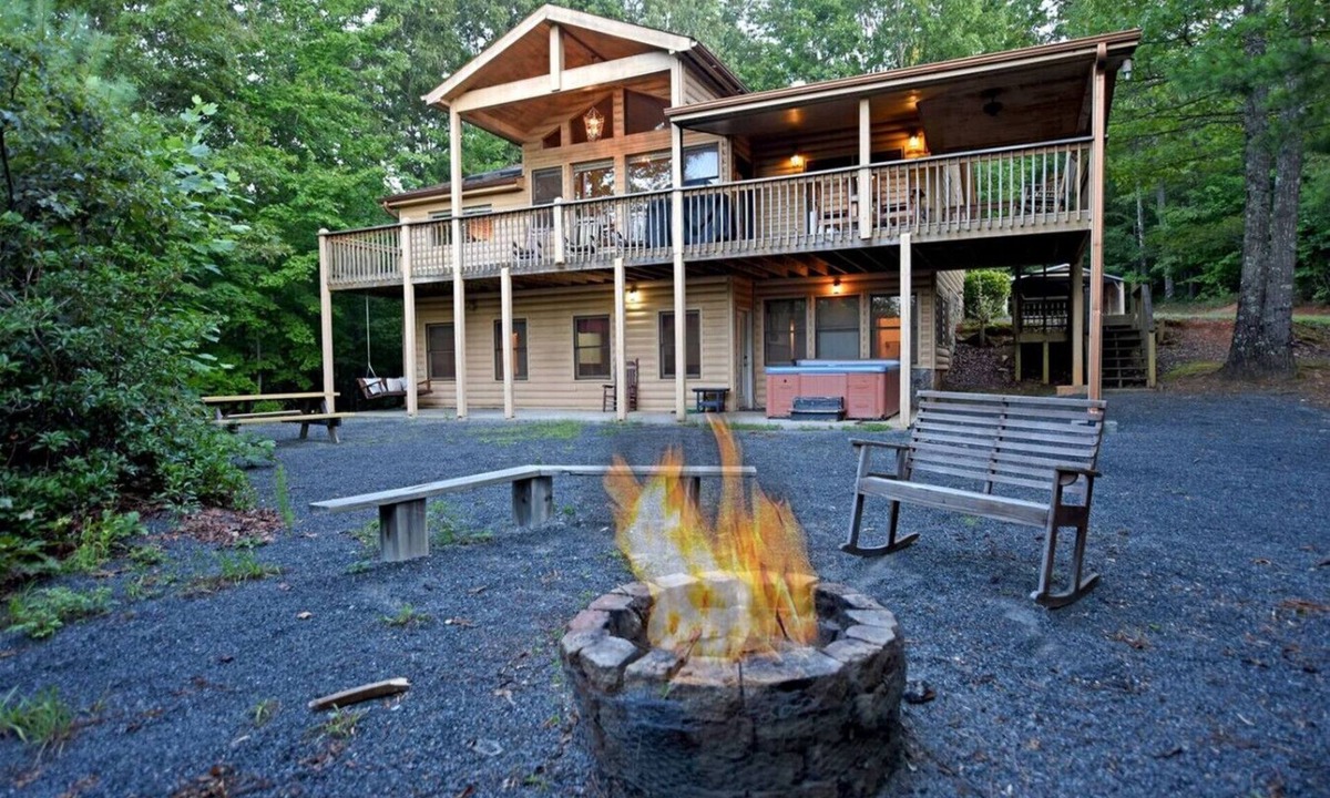 Foxfire Estates Cabin | The Denali Cabin w/Casita| 6BR Mountain Retreat Hot Tub Game Room