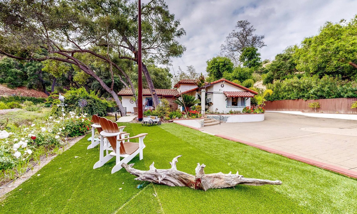 Rainbow CDP House | The Farmhouse Surrounded by Palms near Wineries