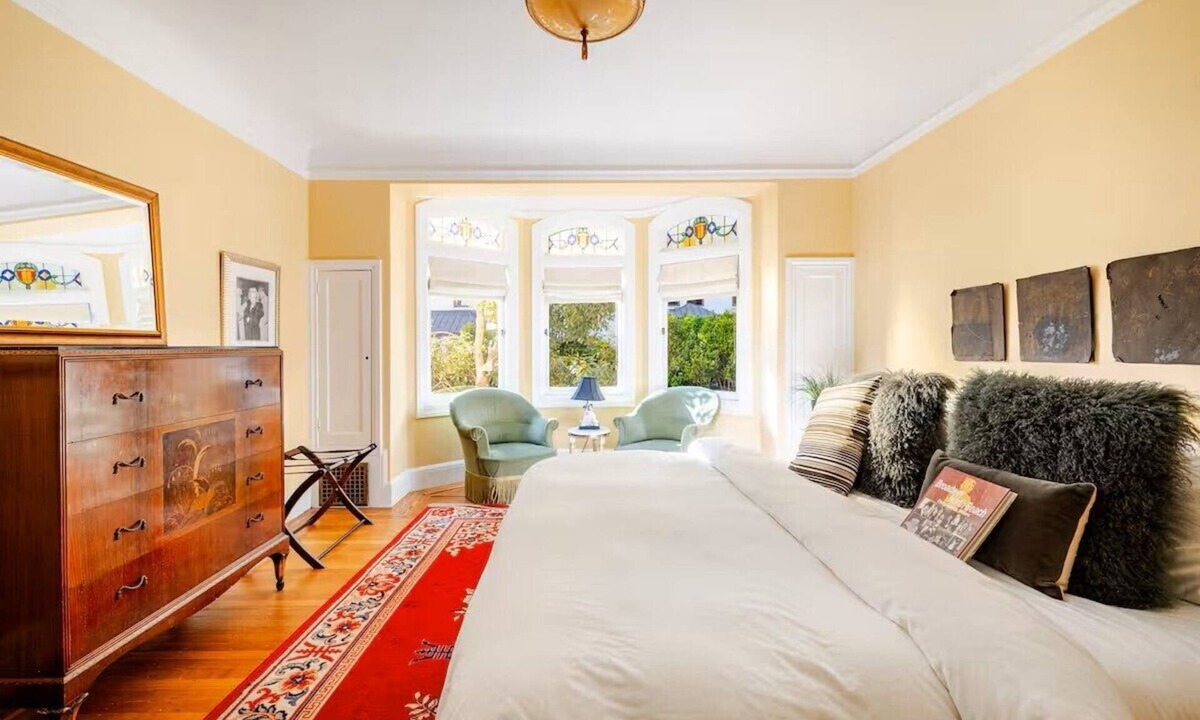 Nob Hill Cabin | The Marilyn Monroe Suite, Private Room atop of Nob Hill