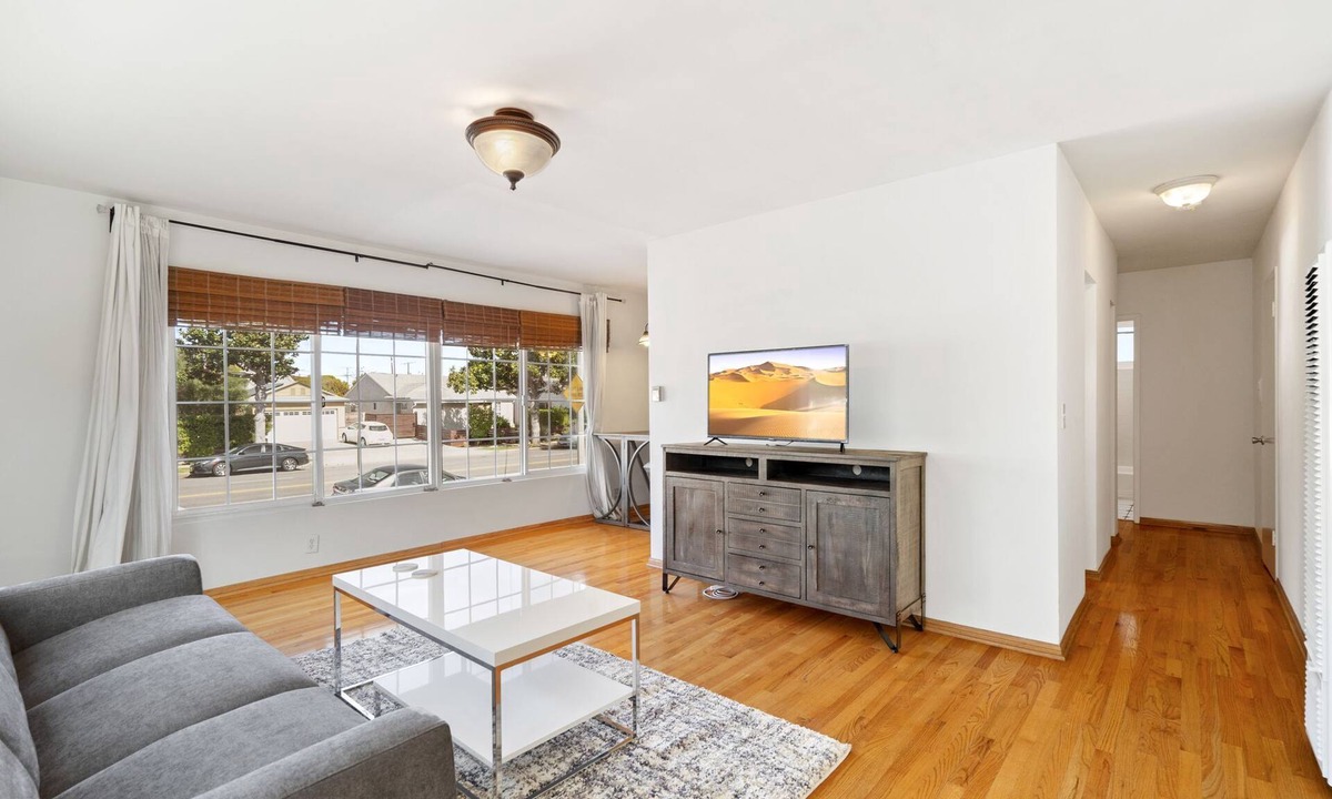 Mar Vista Apartment | The Mclaughlin #1