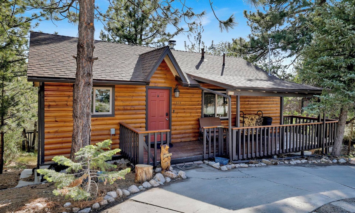 Upper Moonridge Cabin | The Nest at Big Bear - Hot Tub, Game Room, Fireplace, & Amazing Views!