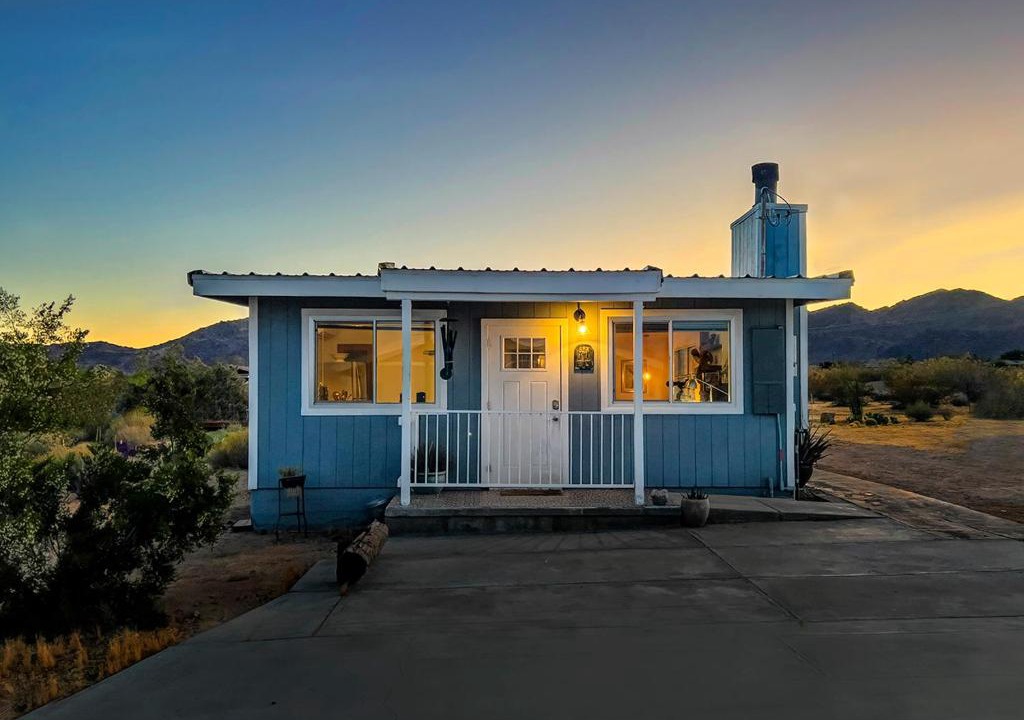 Joshua Tree House | The Raven House - Renovated Homestead Cabin