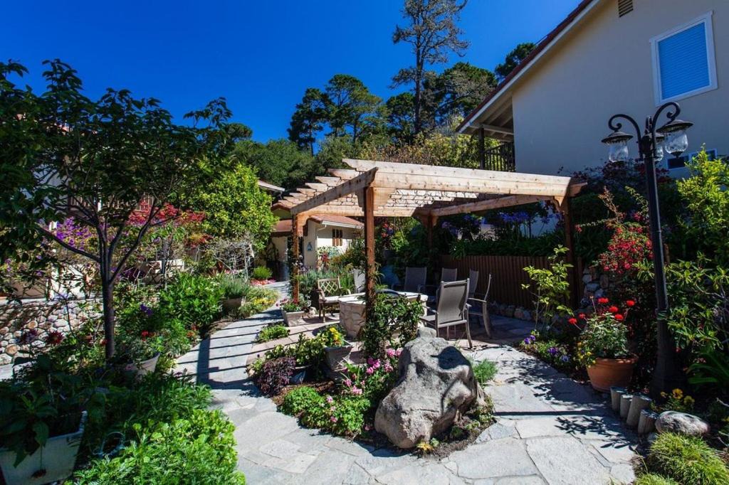 Northeast Carmel Hotel | The Vendange Carmel Inn & Suites