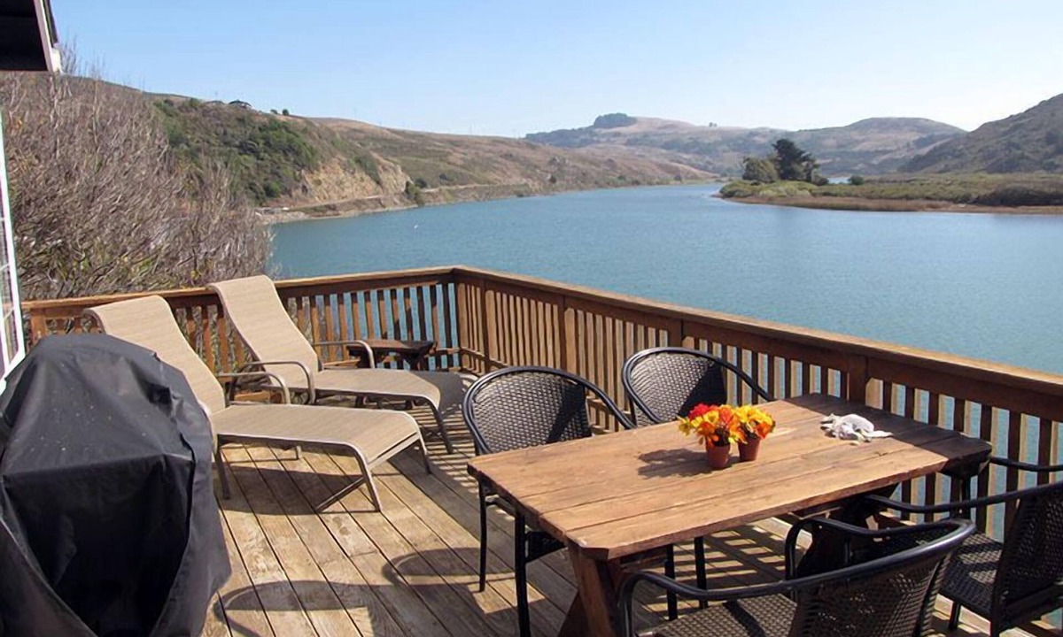 Jenner House | The Viking House-Charming Riverfront Home Breathtaking Views Amenities Starlink