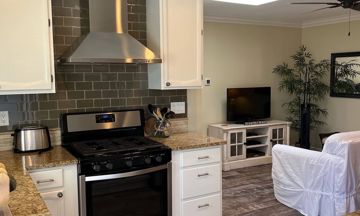 Vista Cottage | The Yellow Desert Rose Getaway!