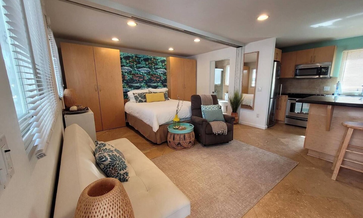South Mission Beach Condo | This condominium is a 0 bedroom(s), 1 bathrooms, located in San Diego, CA.