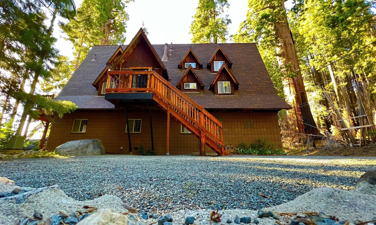 Springville Cabin | Tiny Trees Cabin (Giant Sequoias)