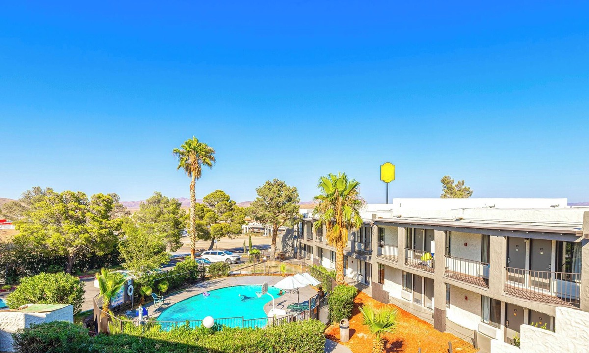 Barstow Hotel | Townhouse Barstow On Historic Route 66 CA I 15