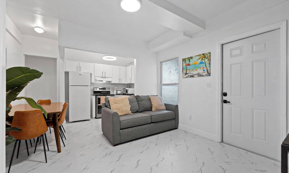 East Little Havana Apartment | Tropical Havana | 2BR | Central Location