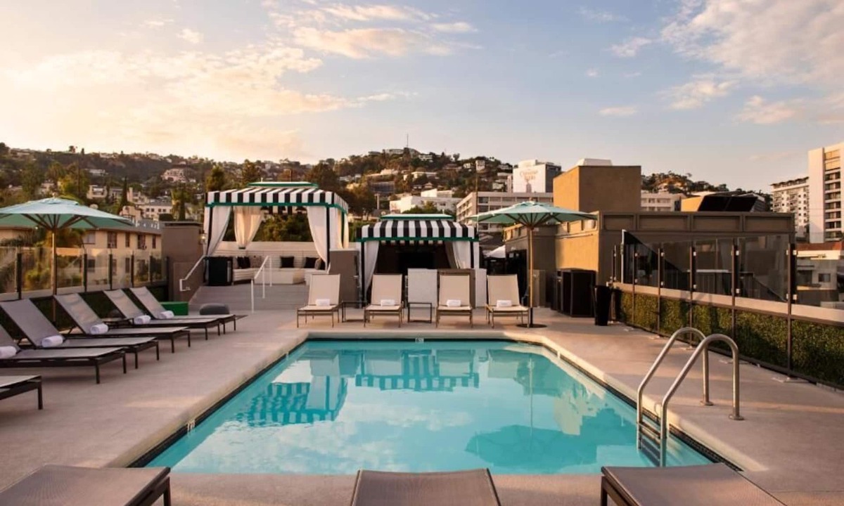 Norma Triangle Hotel | TWO 1BR Suite Kitchen Rooftop Pool Valet Parking near Hollywood Walk of Fame