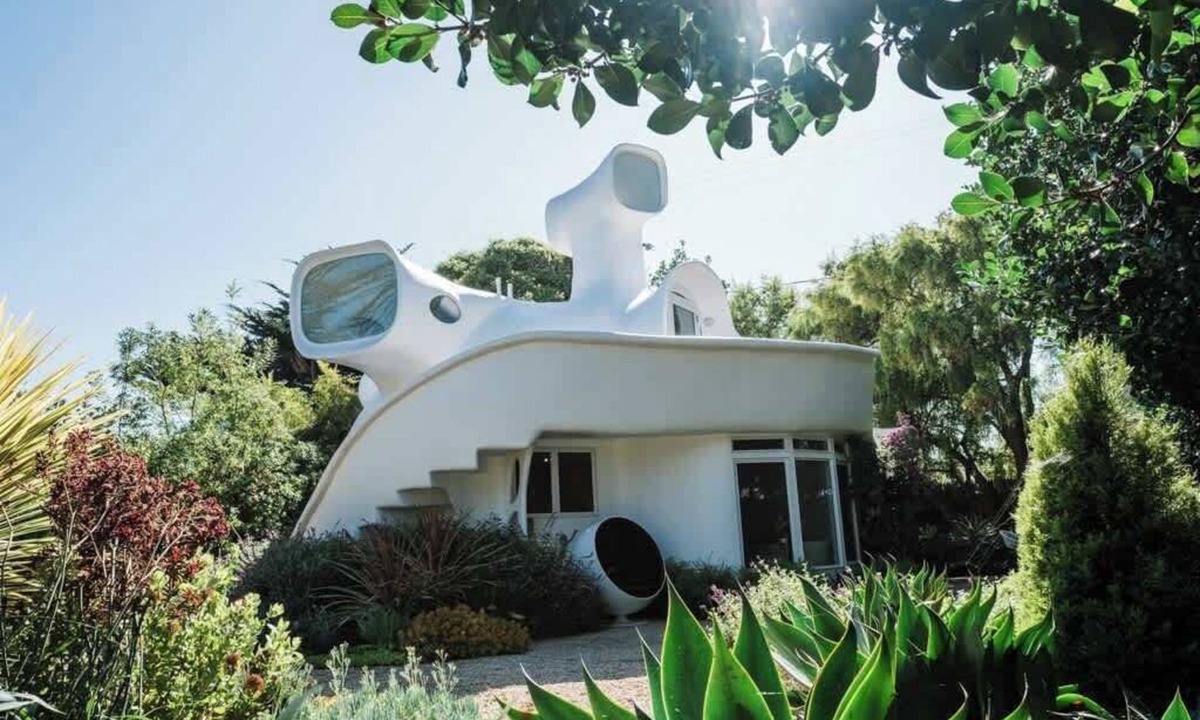 La Selva Beach House | Unique Sculptured House with Private Beach Access