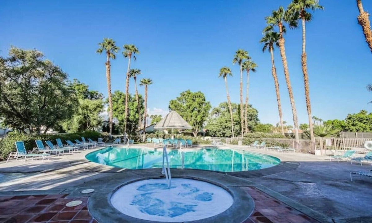 Palm Desert Condo | Unwind *3 Pools/11 Hot tubs * 2/2 w/Kitchen for 6!