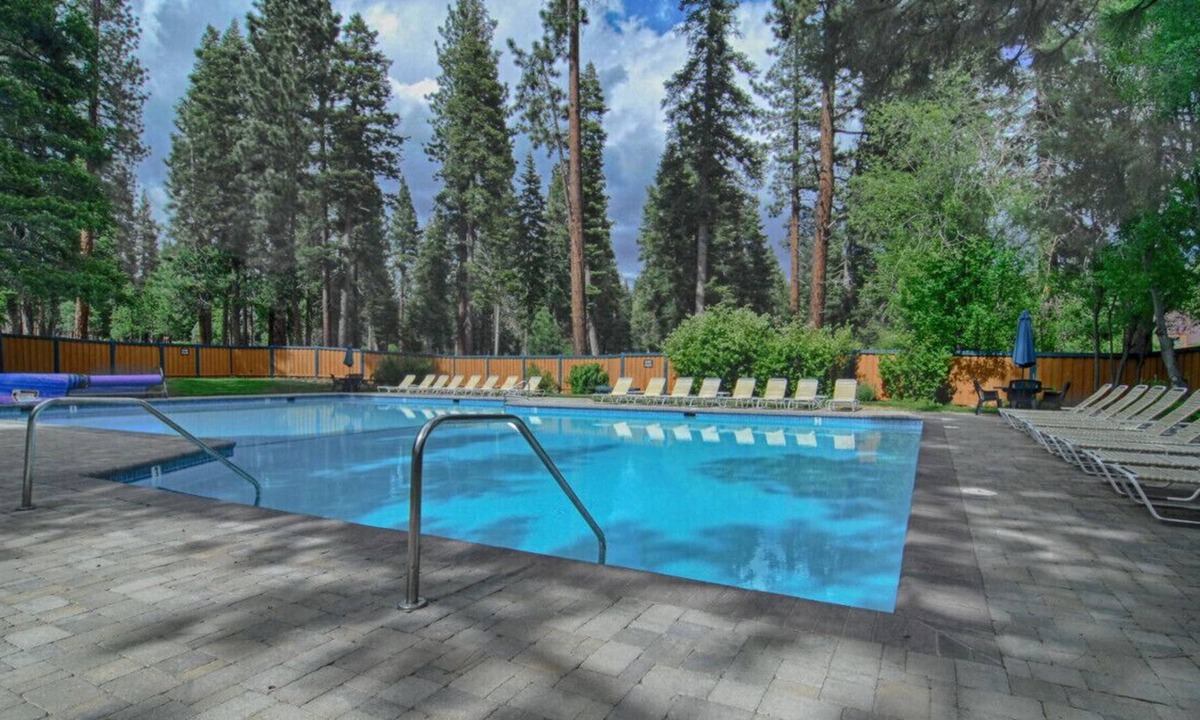 Carnelian Woods Condo | Updated and Lovingly Appointed Lofted Townhome