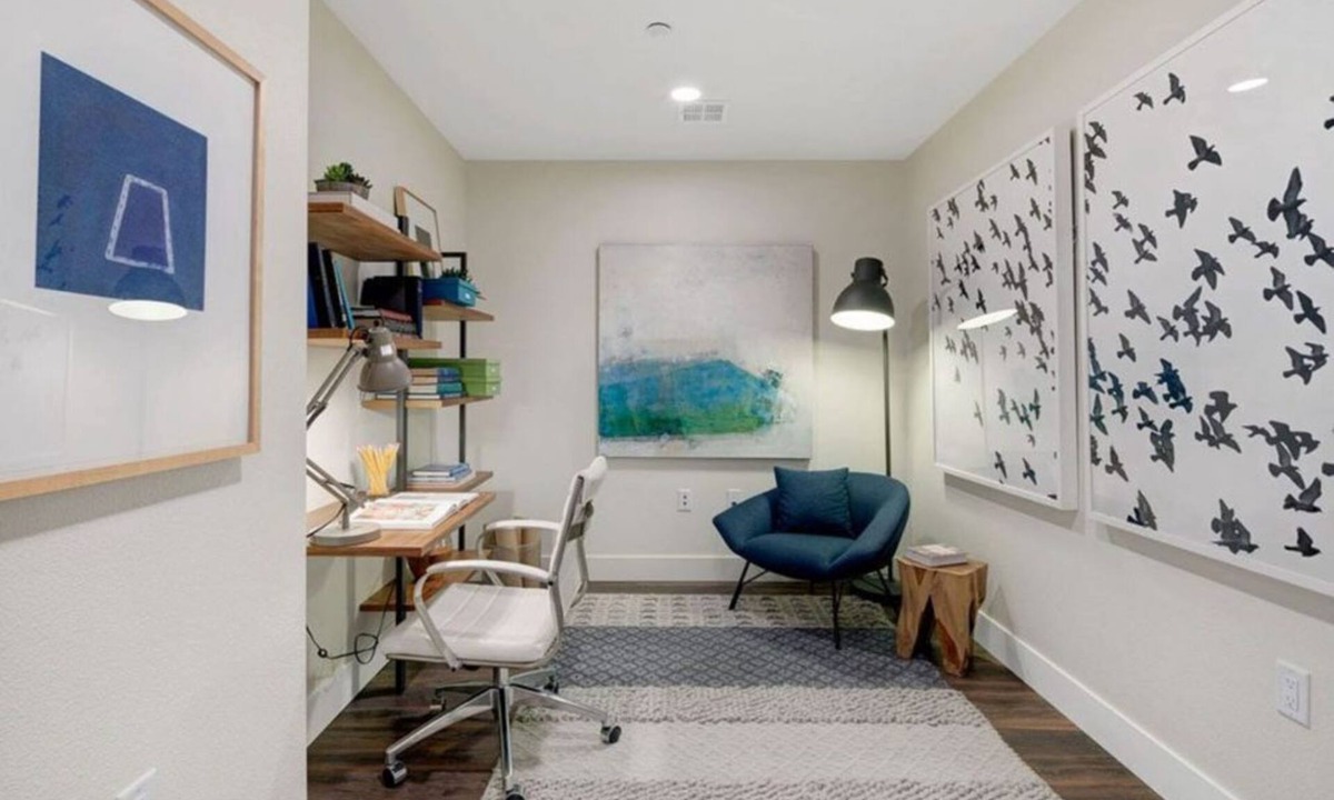 Heritage District Condo | Vibrant 2BR Condo in Flats At Cityline