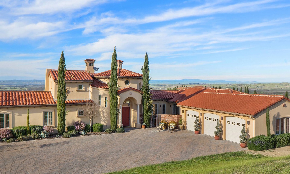 Templeton House | Villa de Lucca - A Vineyard Estate
