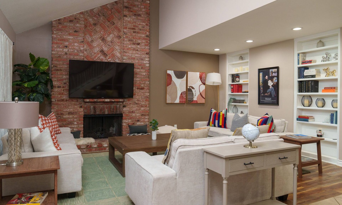 Valencia House | Villa Style House in Santa Clarita