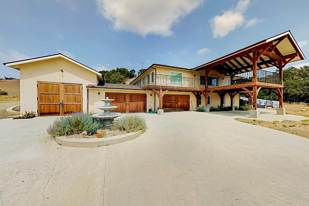 Santa Barbara House | Vineyard Vista Ranch Retreat