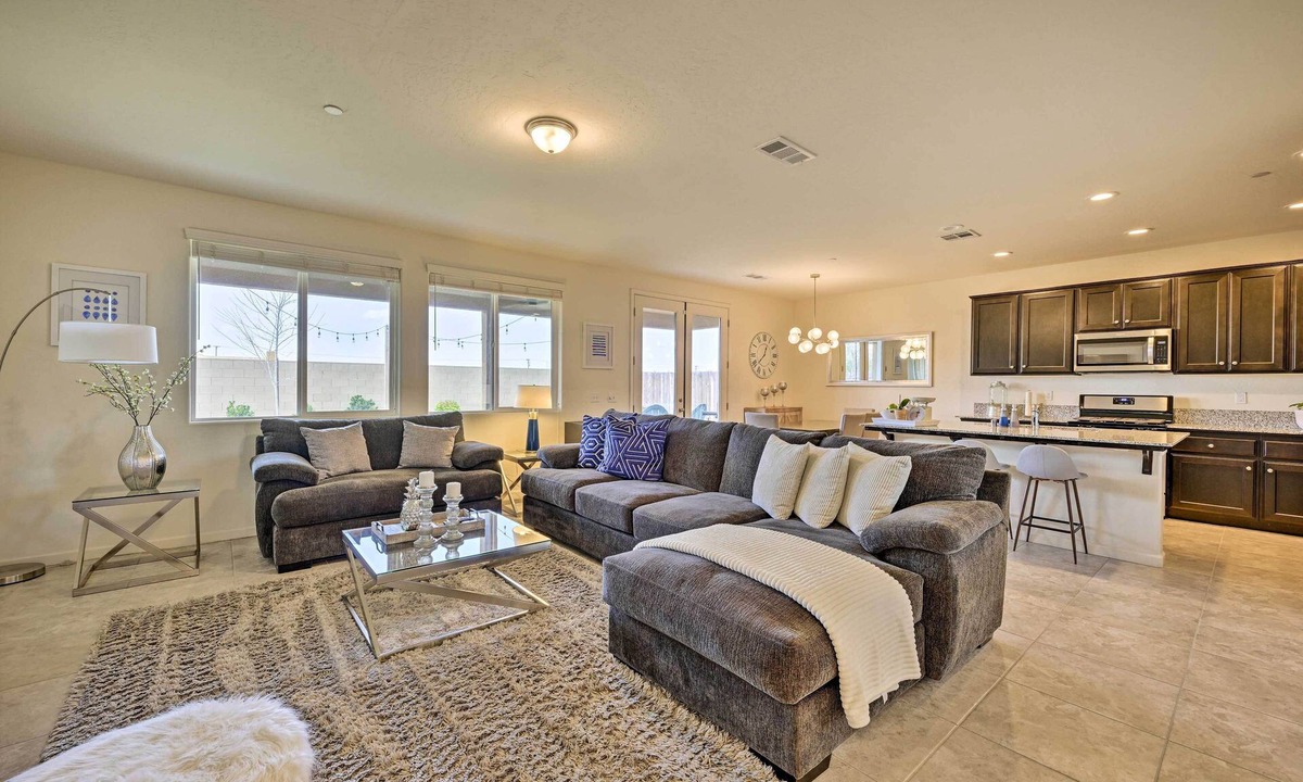 Visalia House | Visalia Home w/Yard: 4 Mi to Downtown!