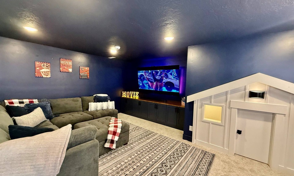 Salt Lake County House | Wasatch View Getaway | Theater & Spa Suite