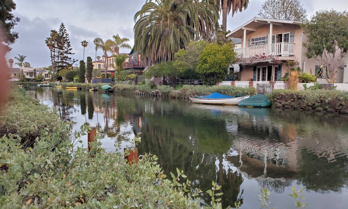 Venice Canals House | Water front tranquil historic Venice Canals 3.5 blocks from beaches