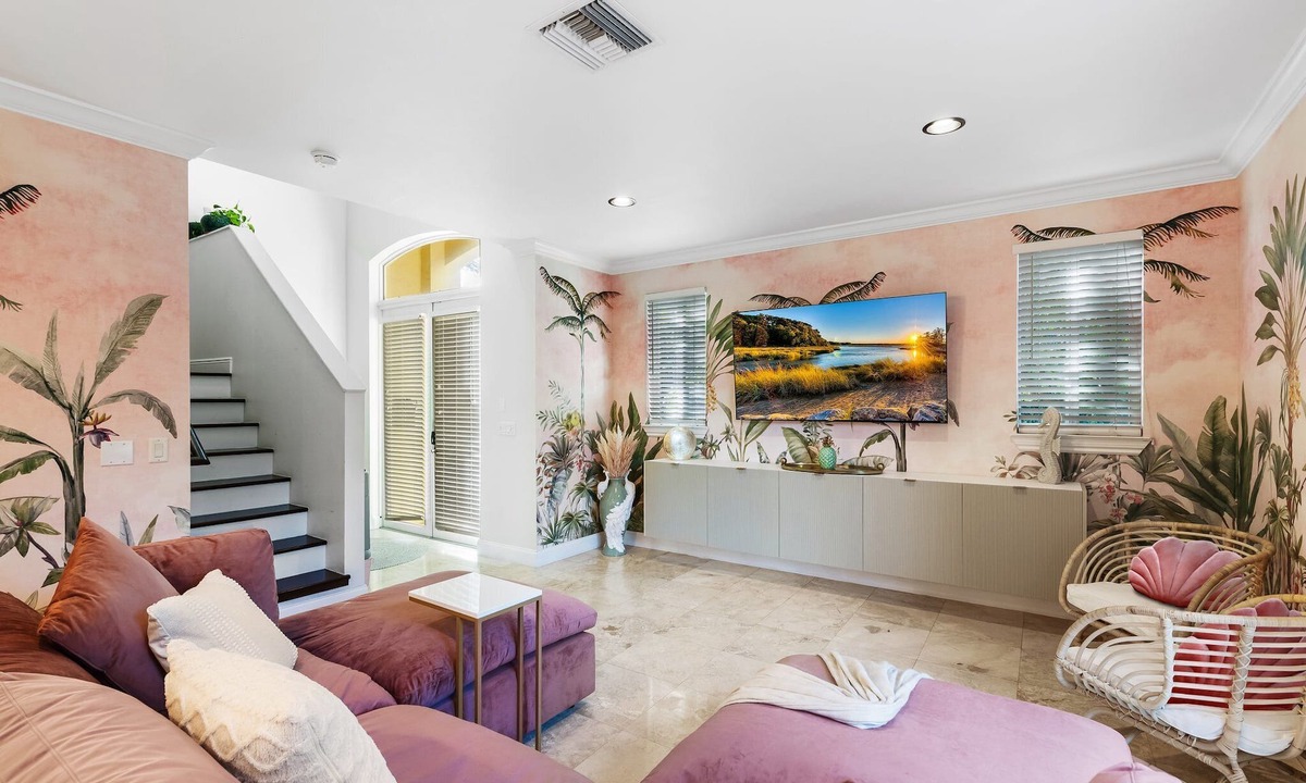 Lake Ridge House | Welcome to The Betty!