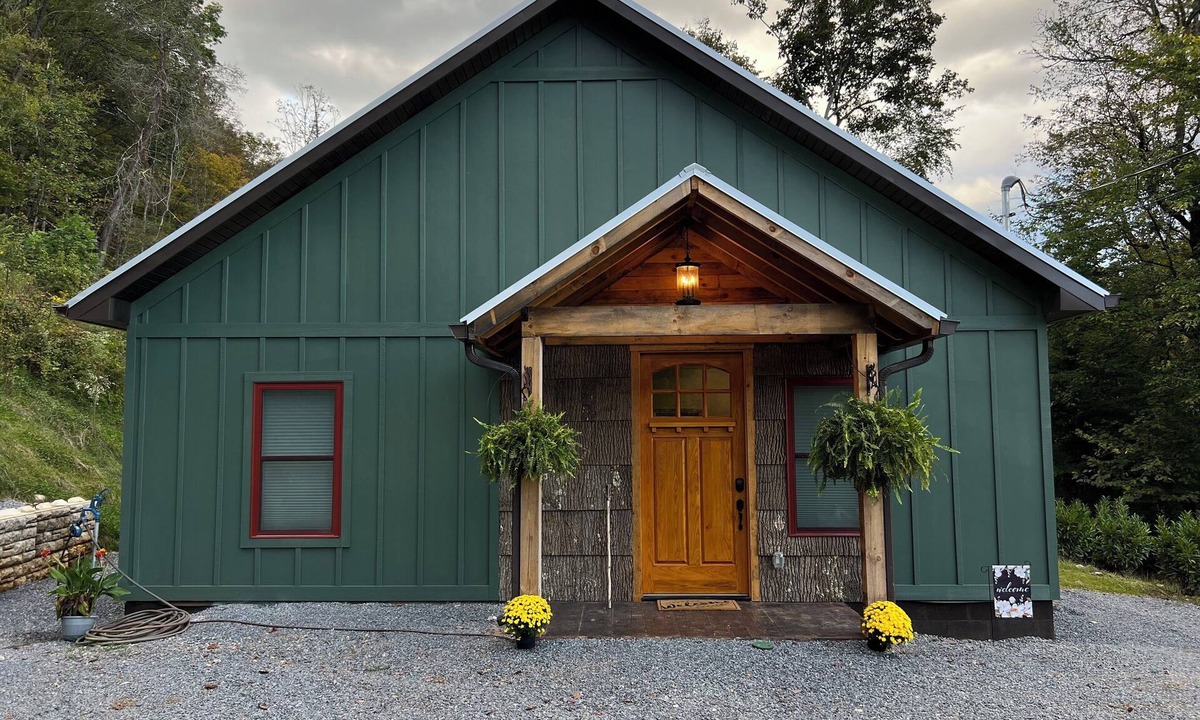 Johnson City Cottage | Willow Cabin- Private 2 BR Cabin
