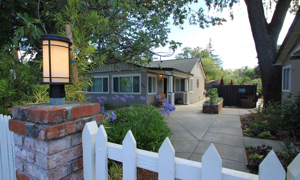 Boyes Hot Springs Cottage | Wine Country 2 bedroom Cottage (with Optional 1 bedroom Guest House)