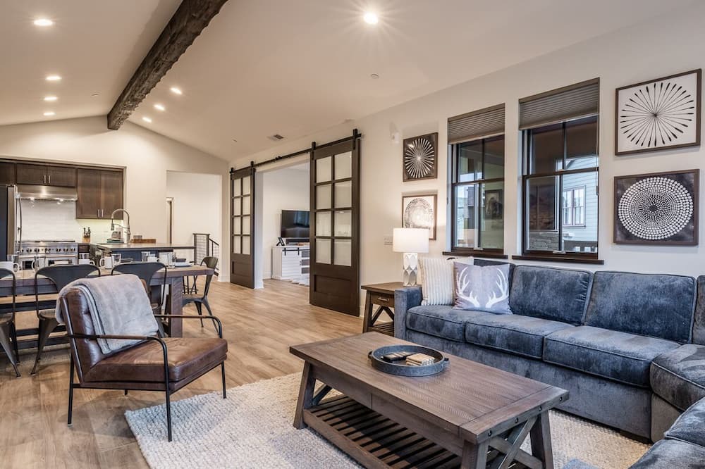 Mammoth Lakes House | Winter Availability! Welcoming, Modern Condo with Three Bedrooms plus a Flex Bonus Room