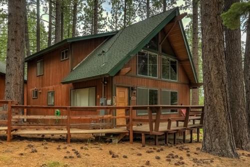 Tahoe Paradise House | Woodland Escape - Cute Little Cabin in the Woods