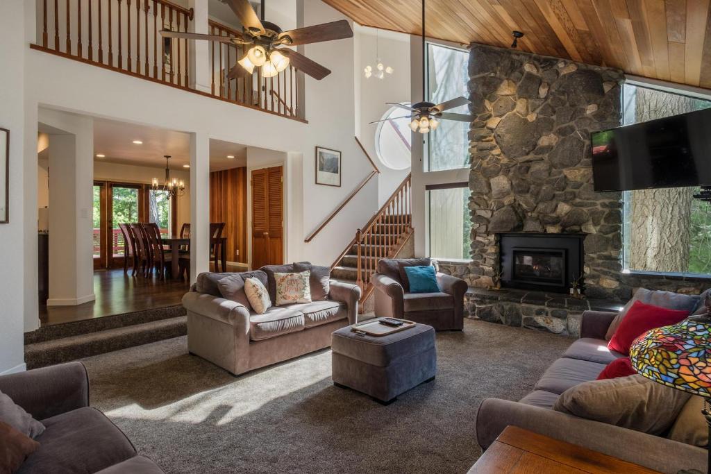 Yosemite West House | Yosemite Magic "A"