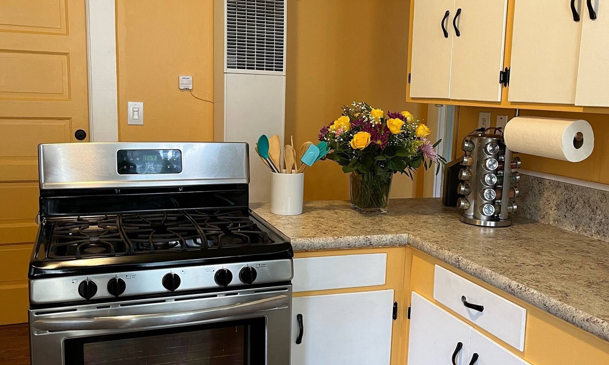 Ukiah House | Young’s Redwood Cottage