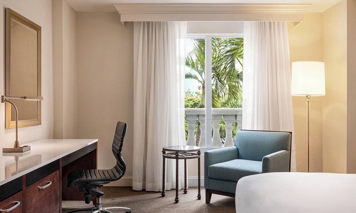 Park Shore Hotel | Your Favorite Part of the Trip Might Be This Stay! Outdoor Pool, Free Parking!