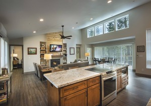 (11R) Spring Meadow Retreat at The Redwoods In Yosemite