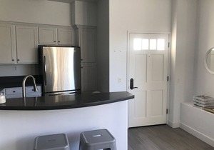 1BR Cozy La Jolla Condo, in a boutique building in the heart of Bird Rock