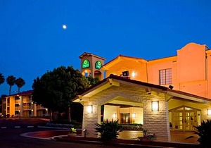 2-Star Hotel ∙ La Quinta Inn by Wyndham San Diego Chula Vista